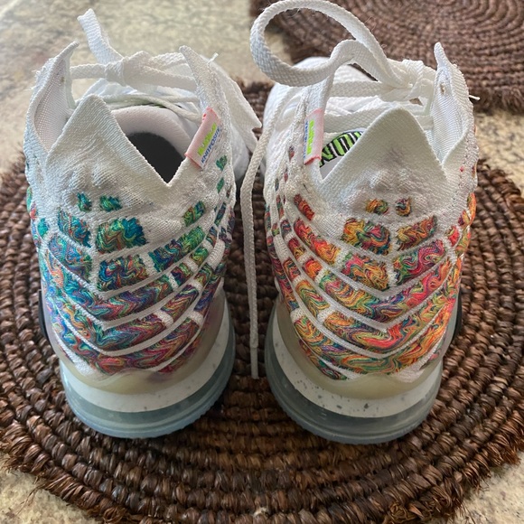 Nike LeBron XVII Air Command Force sneakers - Picture 3 of 12